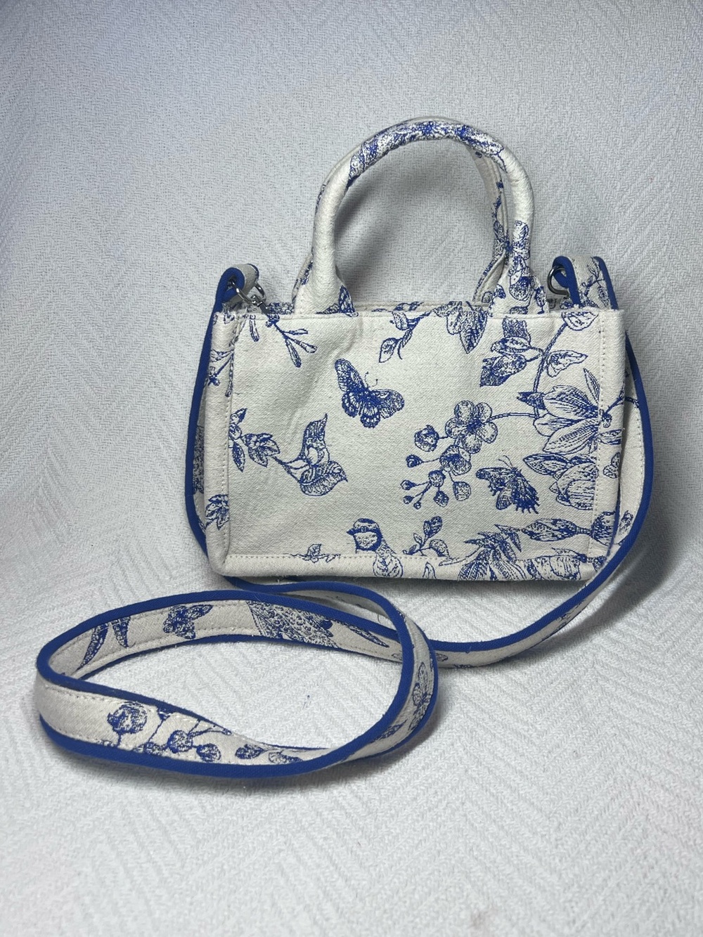 Jungle Mini Bag from Francesca's NWOT Adorable Shoulder Purse with Handles